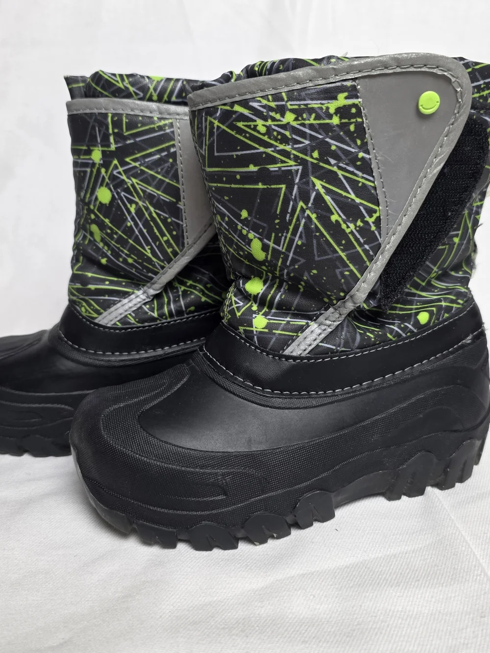 Members Mark 11/12 Kids LIGHT UP High Visibility Black & Green Winter Snow Boots